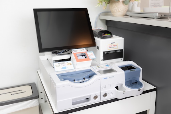 自動精算機・チェックイン機器